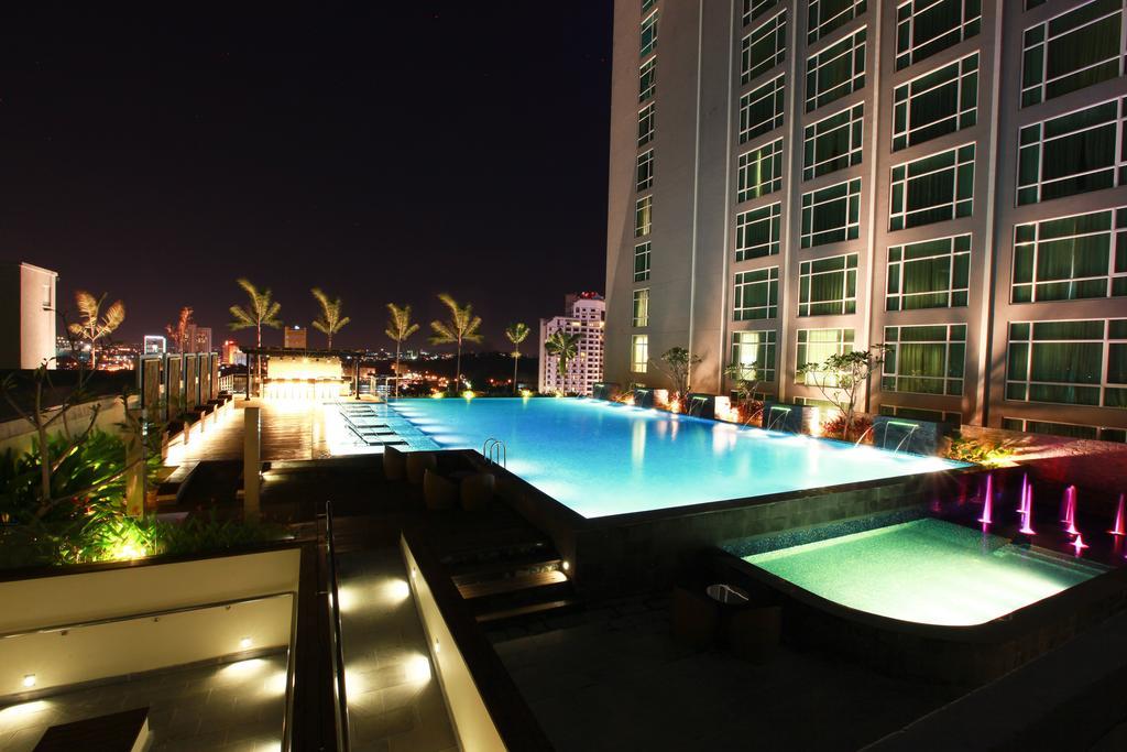 فندق هاتن ملاكا ملقا المظهر الخارجي الصورة The pool at the 39th floor