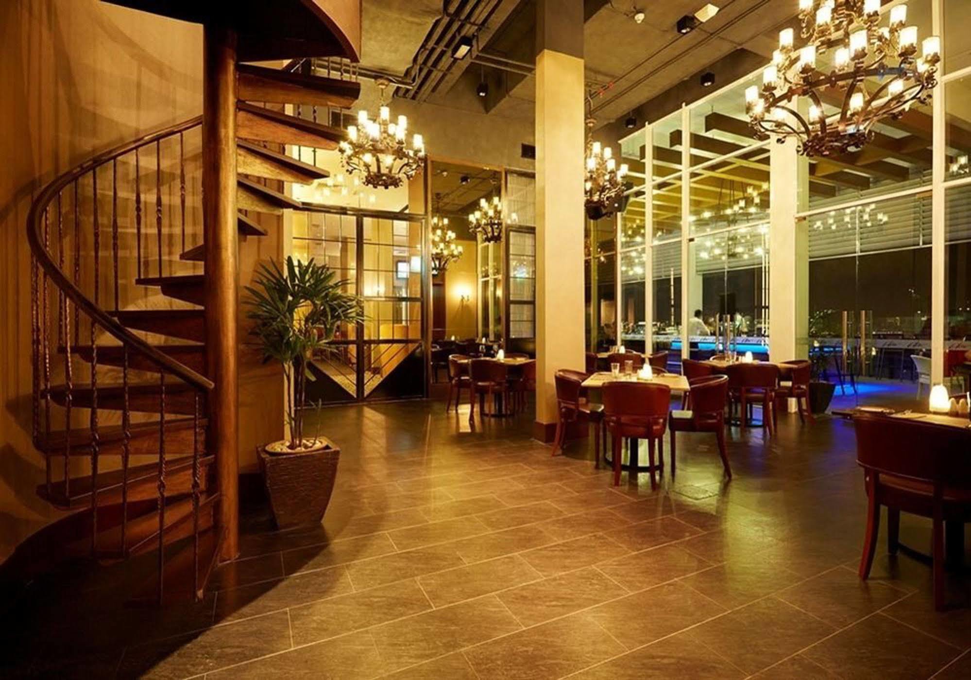 فندق هاتن ملاكا ملقا المظهر الخارجي الصورة The interior of the restaurant