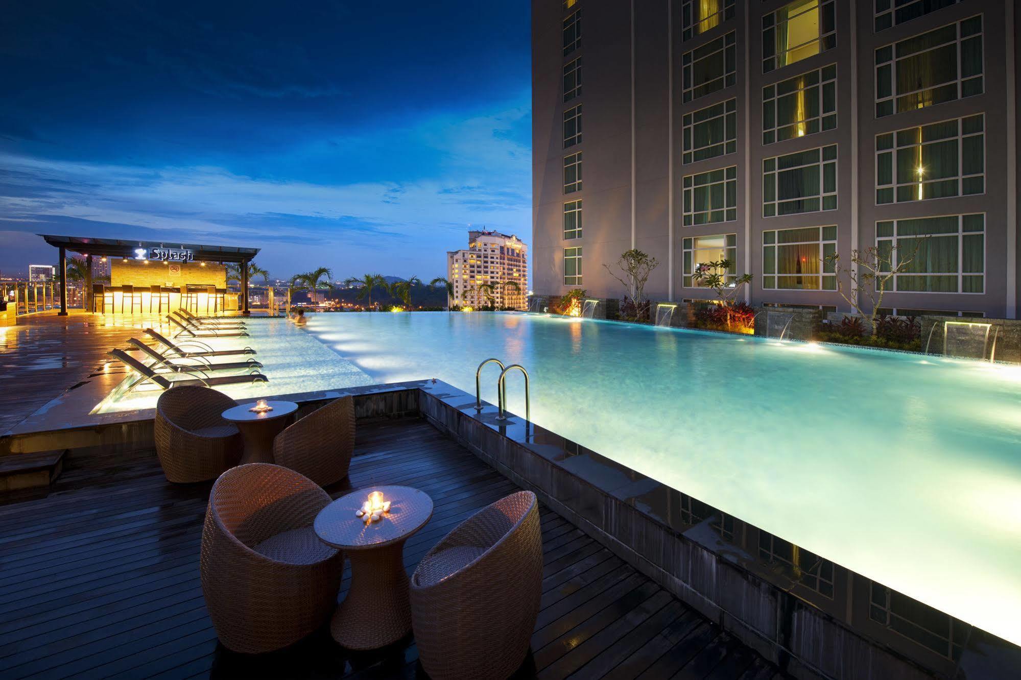 فندق هاتن ملاكا ملقا المظهر الخارجي الصورة The pool at the hotel