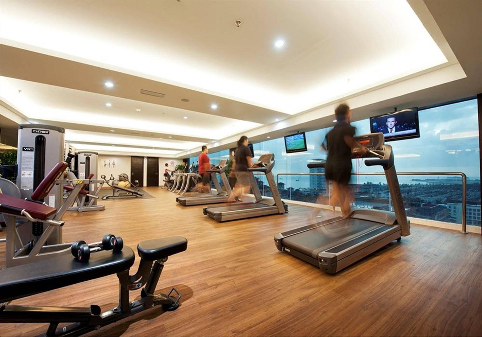 فندق هاتن ملاكا ملقا المظهر الخارجي الصورة The gym at the 39th floor